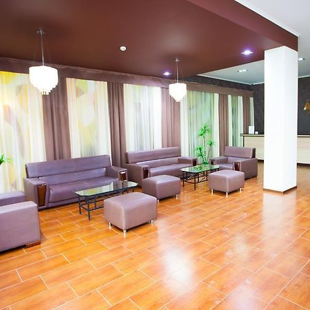 Azamat Hotel Астана Екстериор снимка