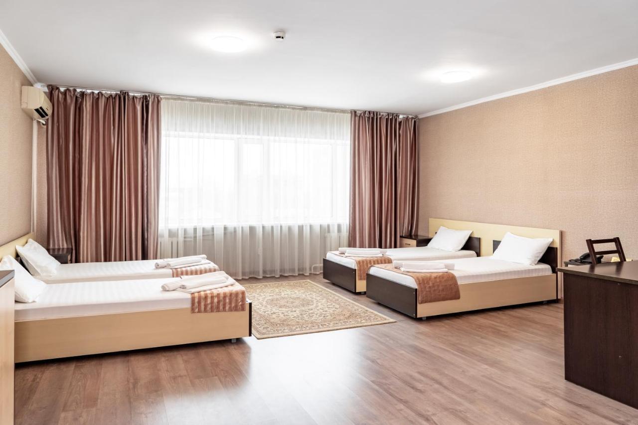 Azamat Hotel Астана Екстериор снимка