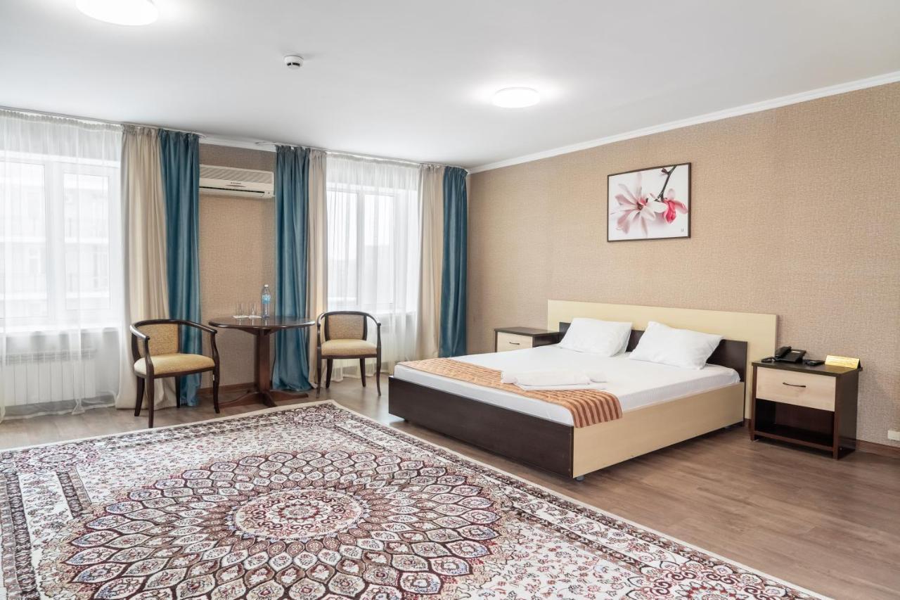 Azamat Hotel Астана Екстериор снимка
