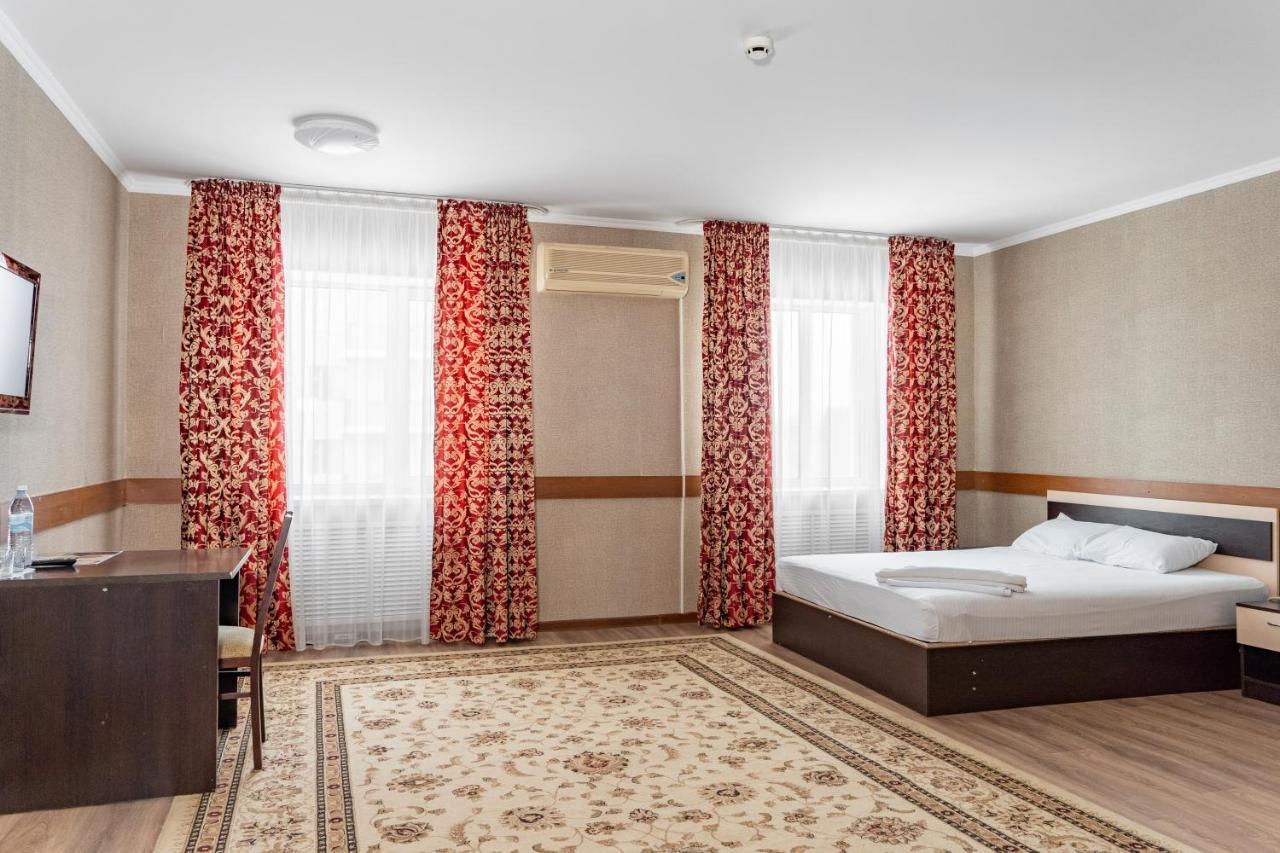 Azamat Hotel Астана Екстериор снимка