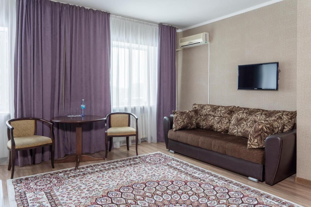 Azamat Hotel Астана Екстериор снимка