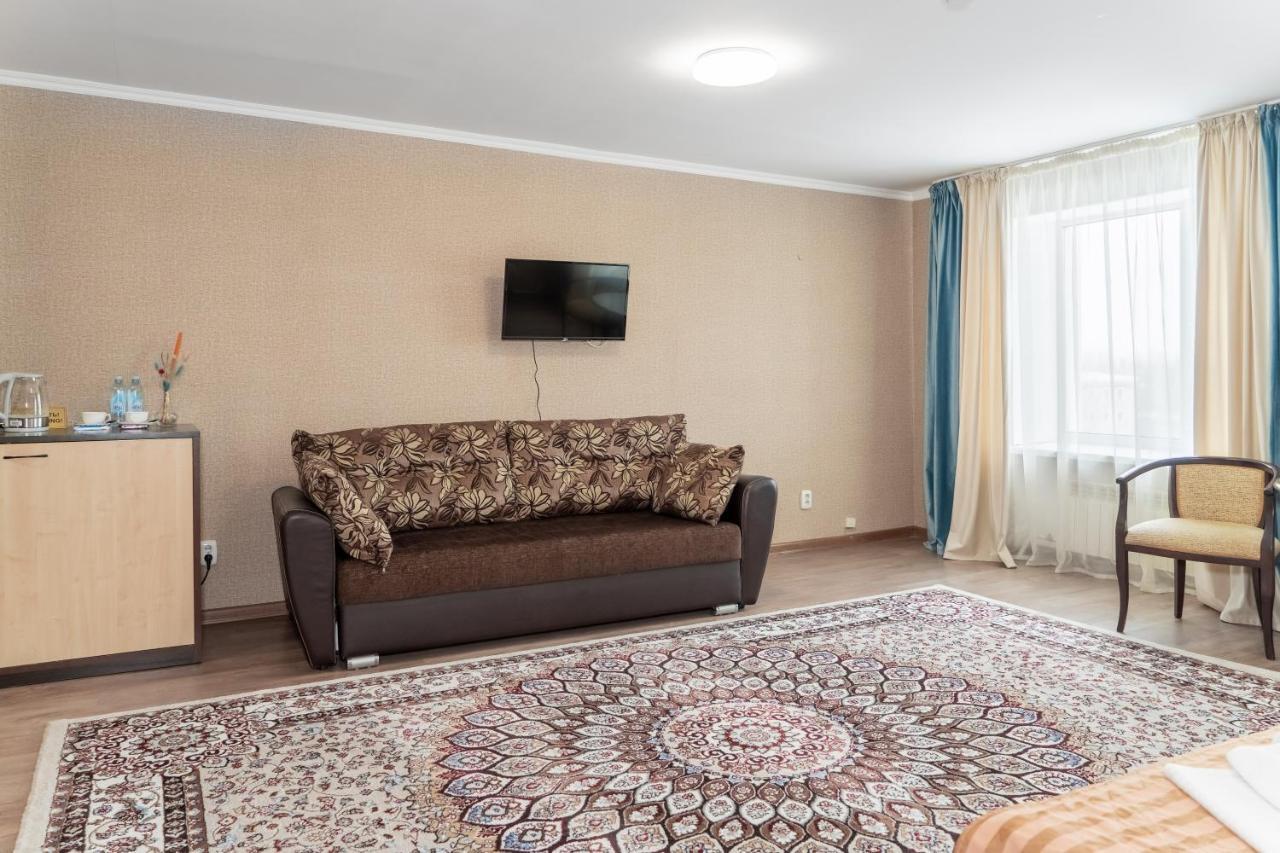 Azamat Hotel Астана Екстериор снимка